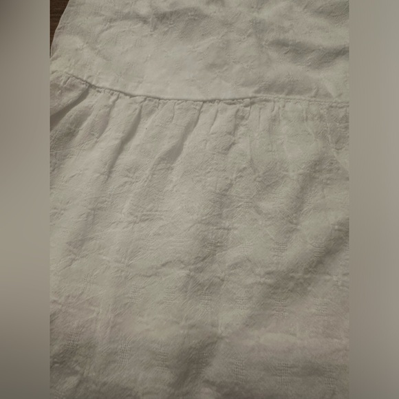 Flowy White Blouse - Picture 2 of 4